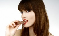 woman-chocolate