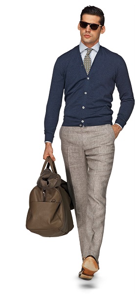 Well-dressde man carrying a duffel bag